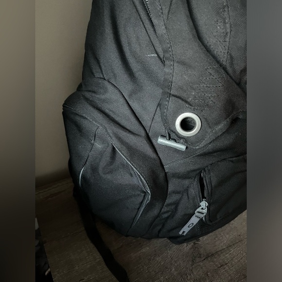 Oakley Vintage Black Men's Backpack - Picture 8 of 16